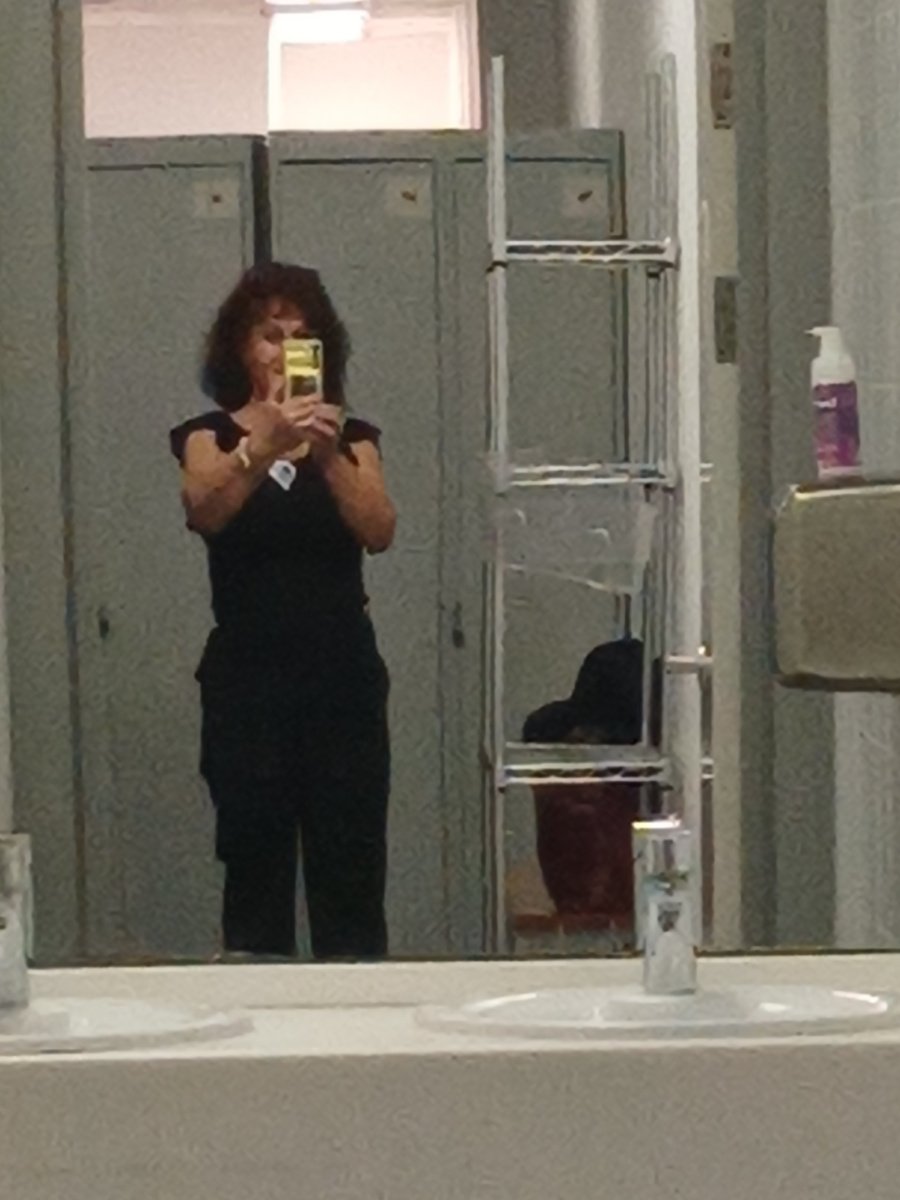 А это женская раздевалка