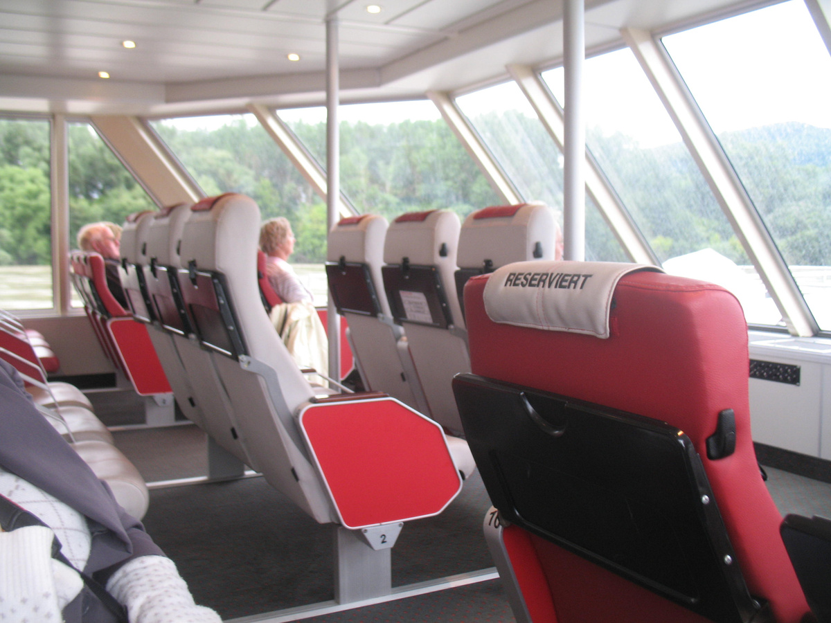 Как можно сидеть не в первом ряду?