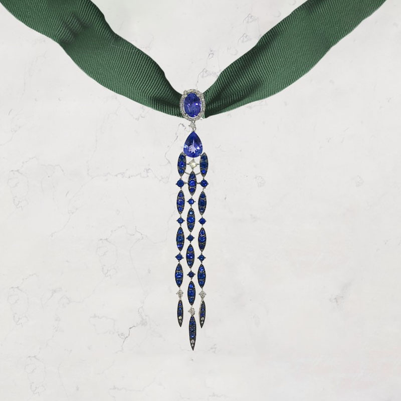 Кулон Casato Vie En Rose из белого золота с танзанитом, сапфирами и бриллиантами