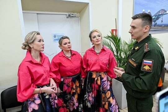    Участницы группы «Девчата» выступили в Едином пункте отбора на военную службу по контракту