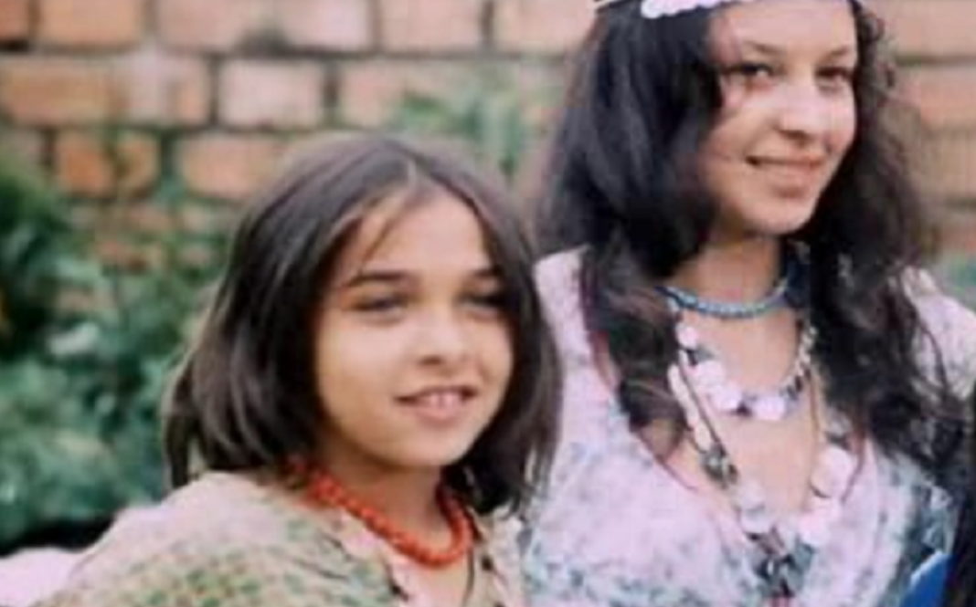 Алена Бузылева в фильме "Табор уходит в небо"