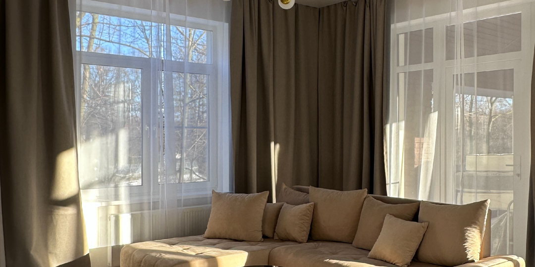 Загородный дом из газобетонных блоков с дизайнерским ремонтом и частичной меблировкой в продаже!