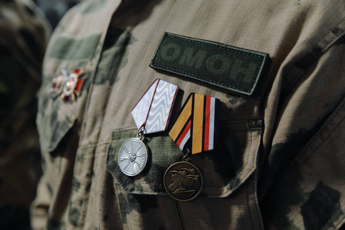    Боевые госнаграды - медали «За отвагу» - вручили курским росгвардейцам