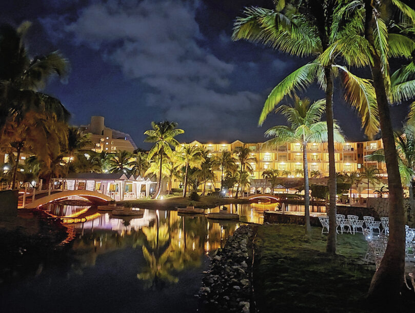 Ночью отель выглядит изумительно