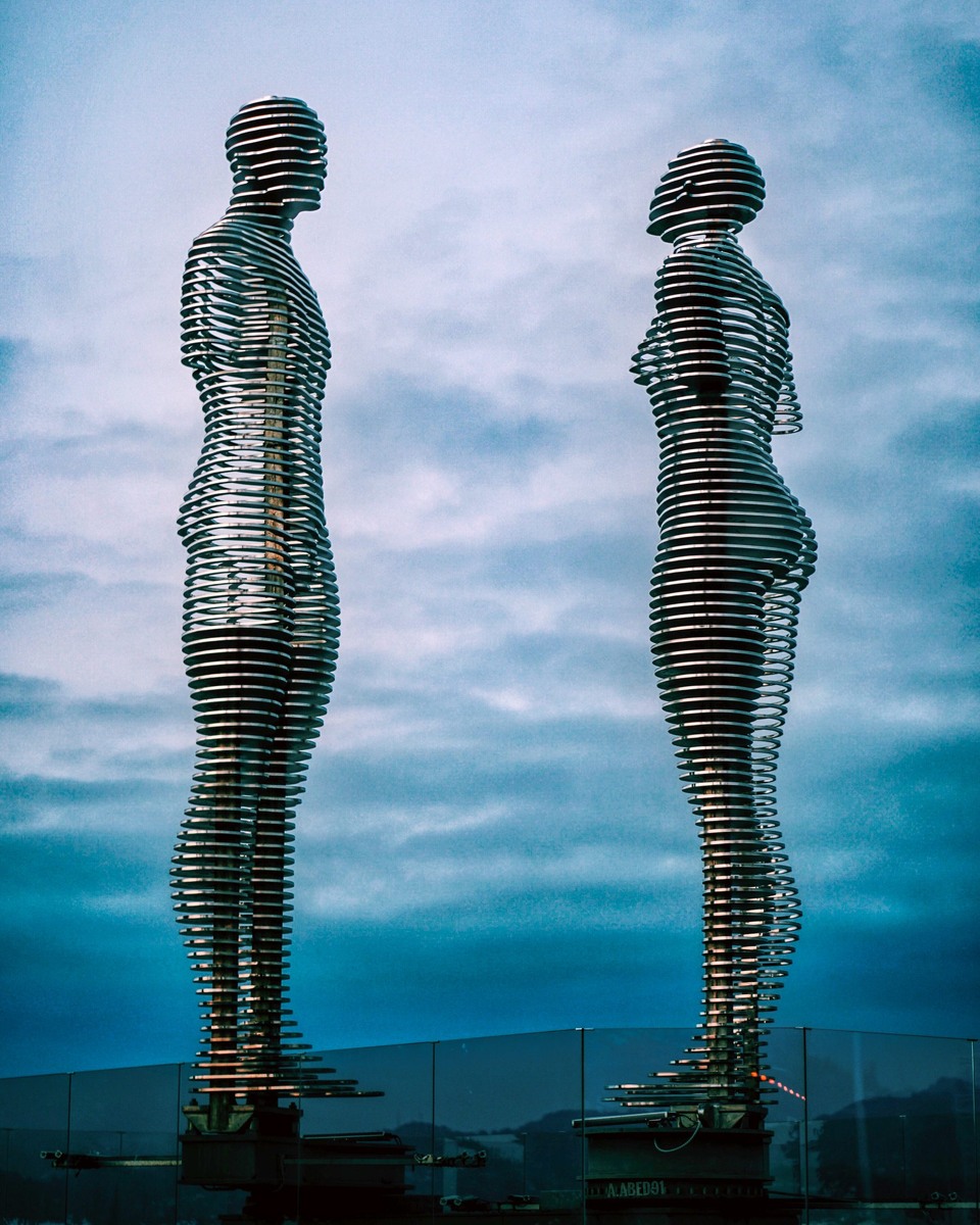 Интересно, памятник тоже Нью-Йорк Таймс проспонсировала или может быть Нобели...