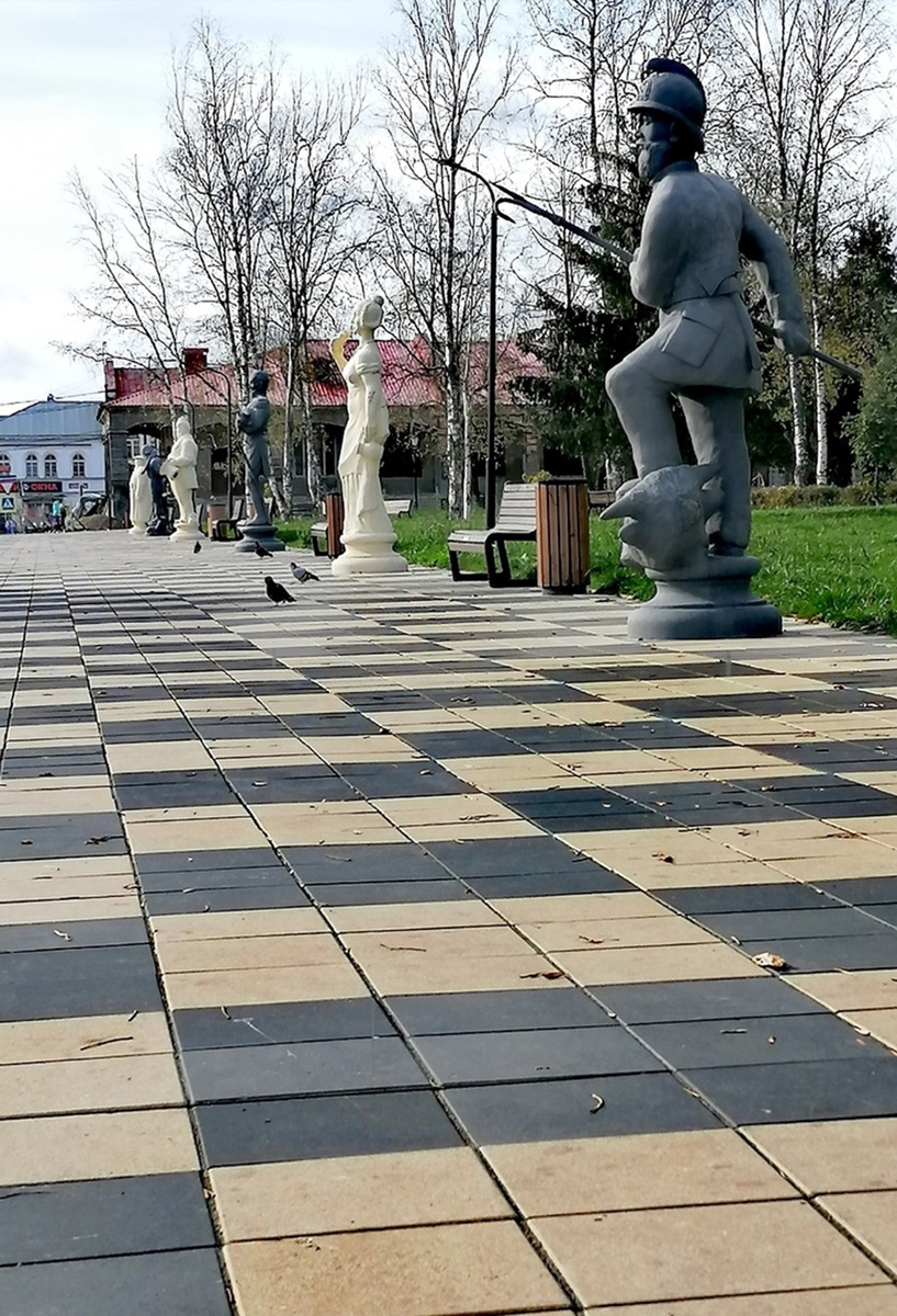 Шахматная аллея в Данилове