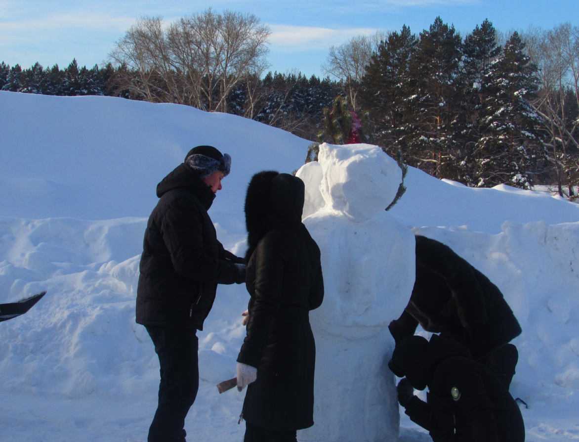фото из прошлого года. Это мы в процессе работы