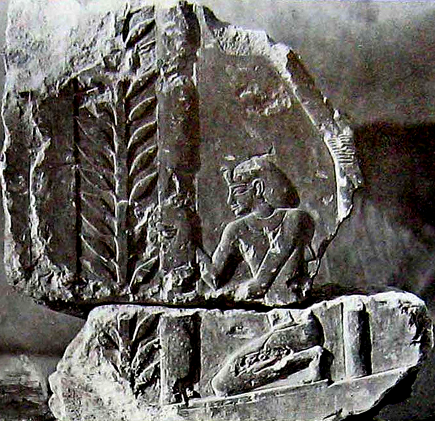 Фараон Аменемхет III открывает ковчег со священным деревом: обломок барельефа из Египетского музея в Каире. 
Автор снимка - Хуан Родригес Лазаро.