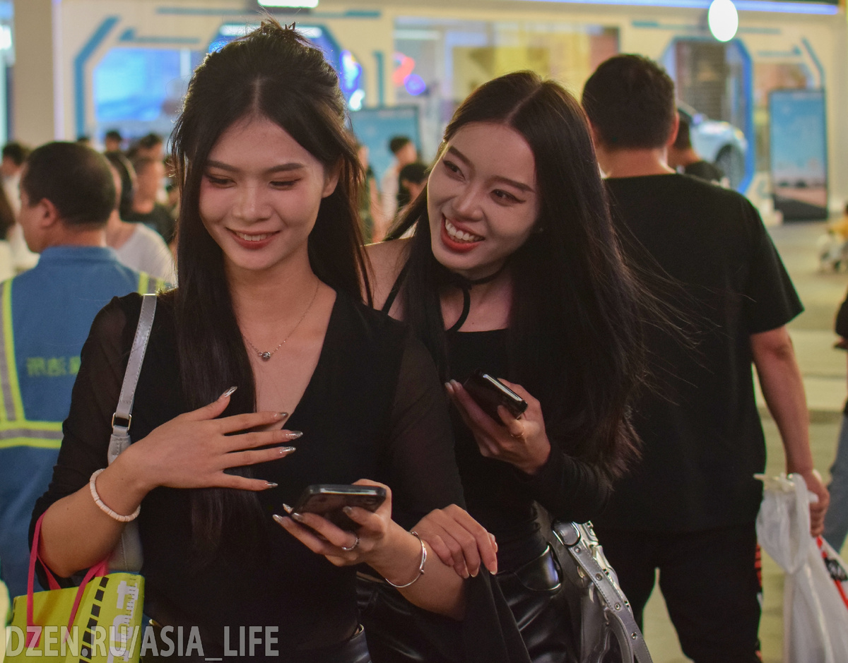 Соверменные Китаянки 