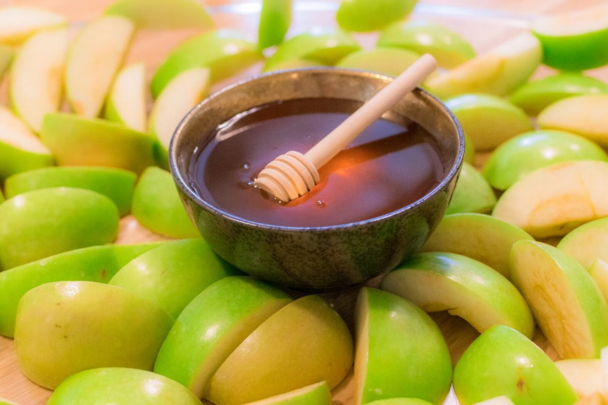     Похож на нежный мармелад: как приготовить «мёд» из яблок