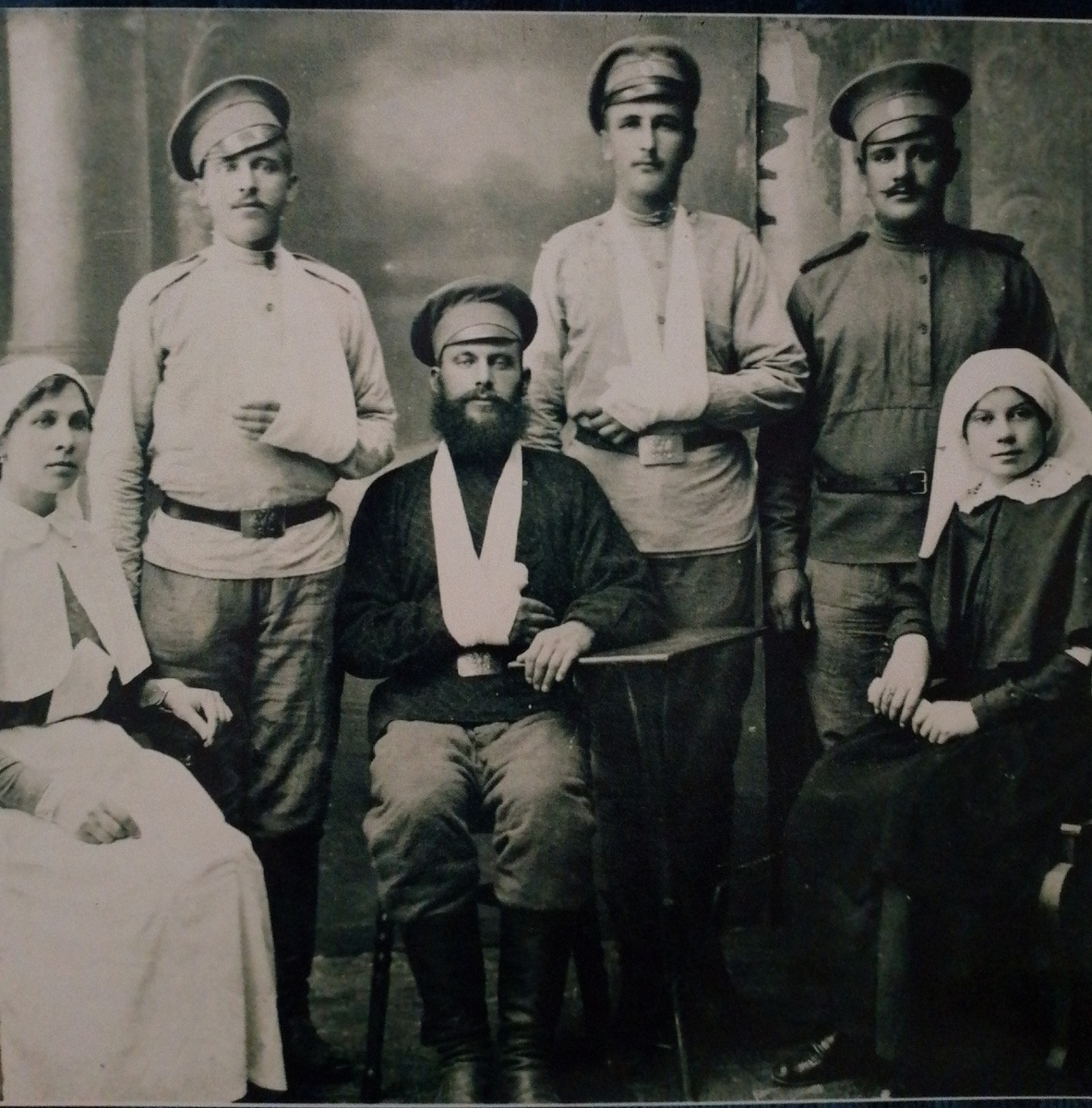 В левом углу Сагайдак Роман Афанасьевич. 