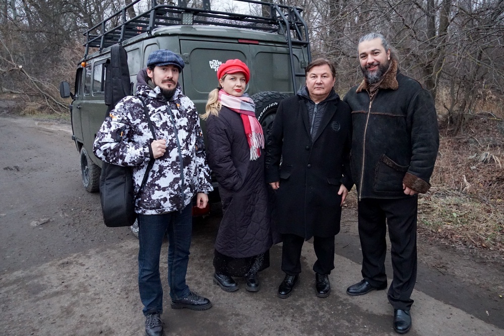    Почти анекдот от Гия Гагуа: "Собрались как-то два грузина, француз и дончанка, и отправились в Луганск на "Буханке". / Фото: Иван Егоров/РГ