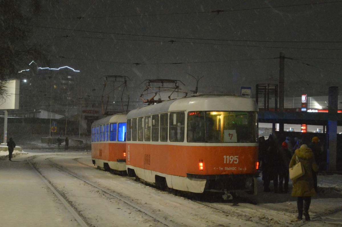 Видите перевёрнутые номера маршрута?)