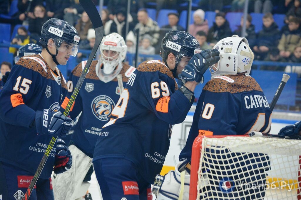    ХК «Южный Урал» на домашнем льду обыграл команду «Молот» (Пермь) со счетом 4:2