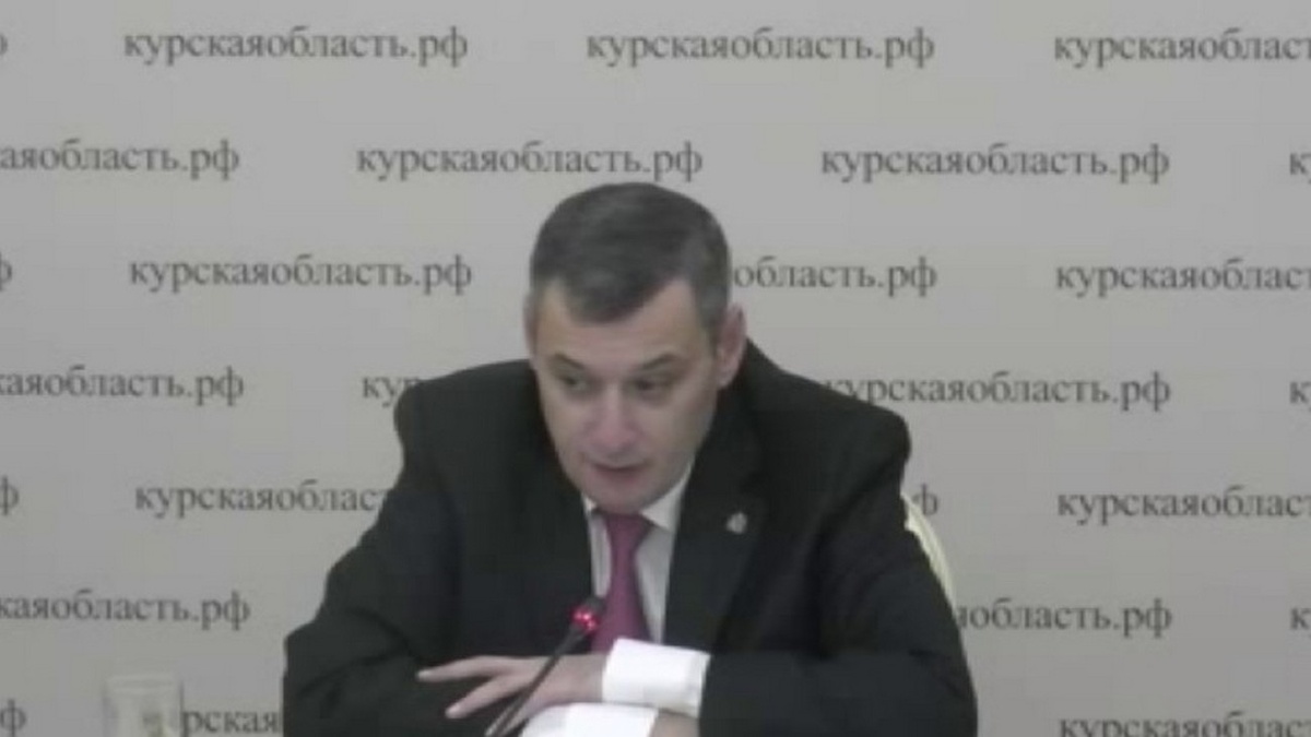    Заседание правительства Курской области начали с минуты молчания