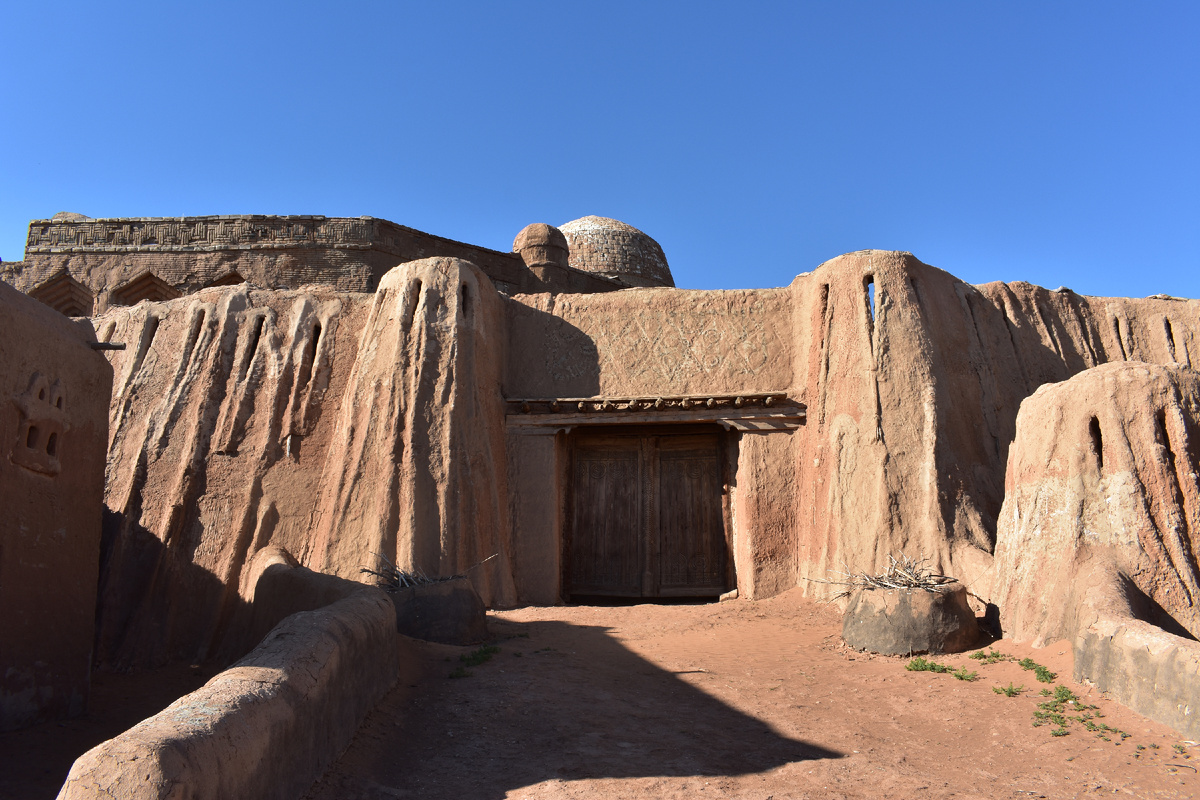 Главный вход в город