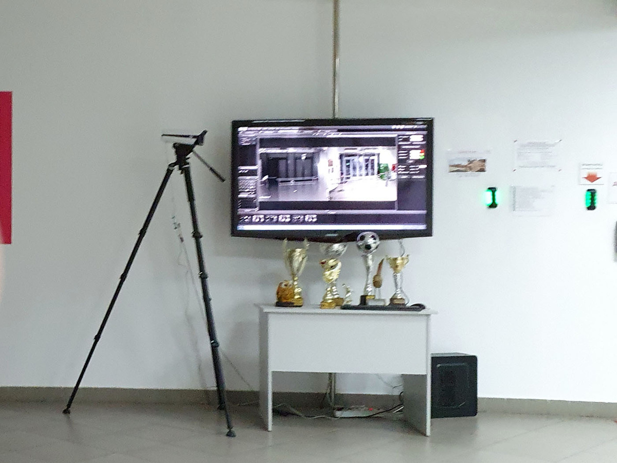 Тепловизор в холле завода 