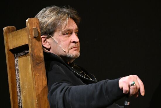 АЛЕКСАНДР ДОМОГАРОВ В РОЛИ ВОЛАНДА . Фотография - Пелагея Тихонова