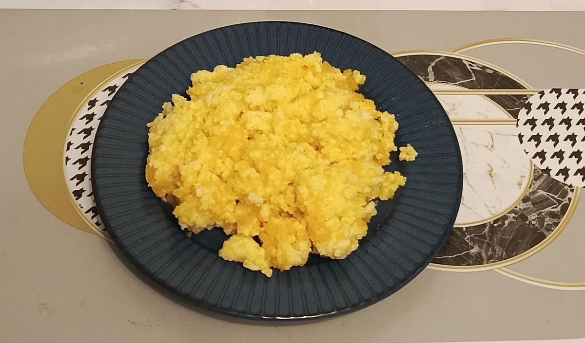 Пшенная, каша с тыквой, сваренная на воде и кофейный напиток 