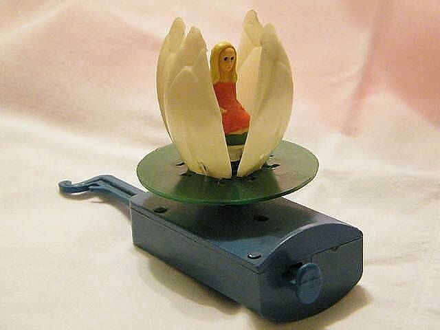 Игрушка Дюймовочка. Источник https://i.pinimg.com.