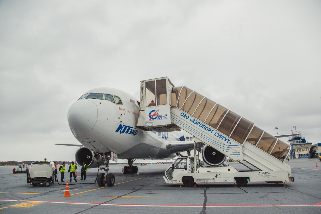    В Сургуте вахтовик не попал на рейс домой, потому что пьяным выпал из автобуса