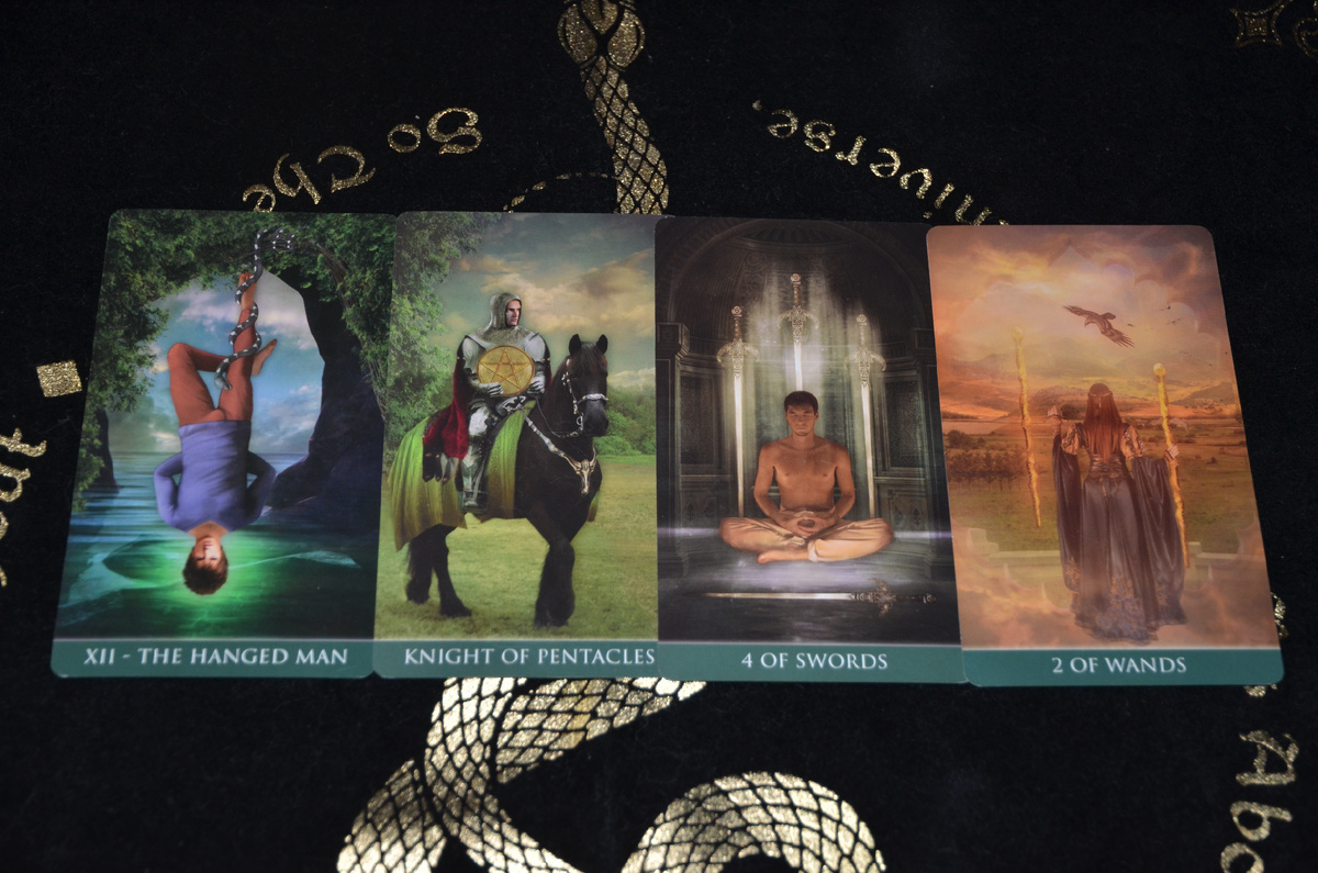 Таро расклад: «Куда он пропал? Почему не приходит, не звонит, ни пишет?» 2. Что за ситуация сложилась межу вами.