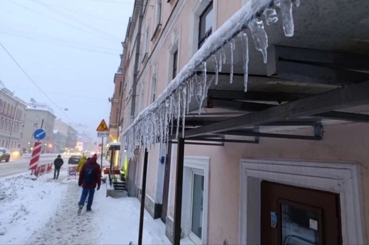    Глава Ульяновска поручил очистить крыши зданий от сосулек
