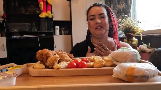 Девочка никакого праздника. Не дает видео. Плашка предупреждение. Не дает видео. Уберите детей от экранов.