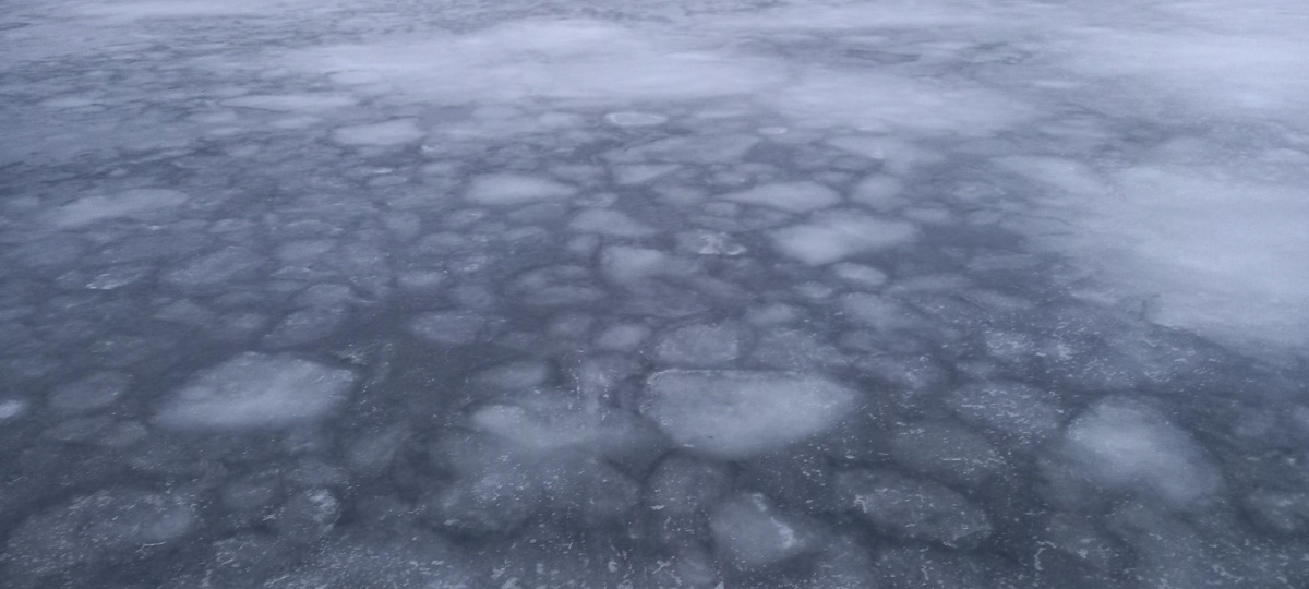 Посмотрите, реальные отдельные льдины вновь смерзлись.