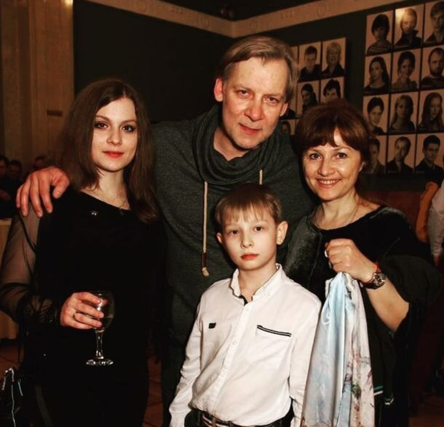 Виктор Раков с дочкой женой и сыном Даней