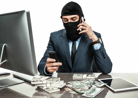    Российским силовикам поручено купировать работу мошеннических колл-центров, толкающих людей на преступления