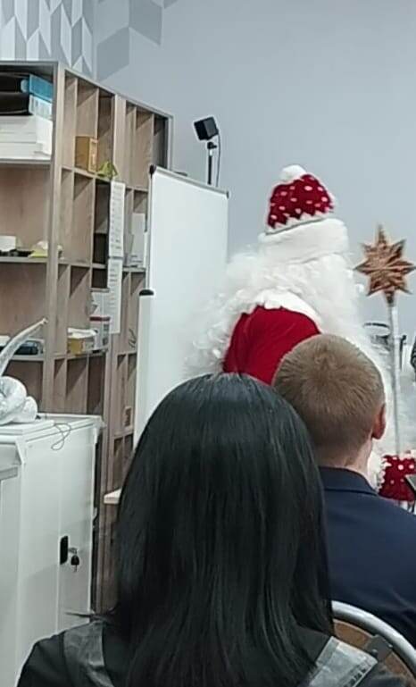 Вчера уже Дед Мороз заходил. Праздник всё ближе