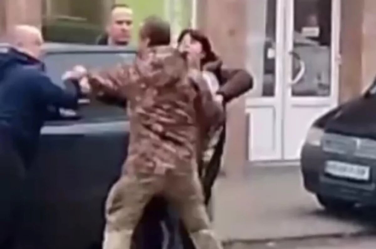    В Закарпатской области женщины отбили украинца от сотрудников ТЦК