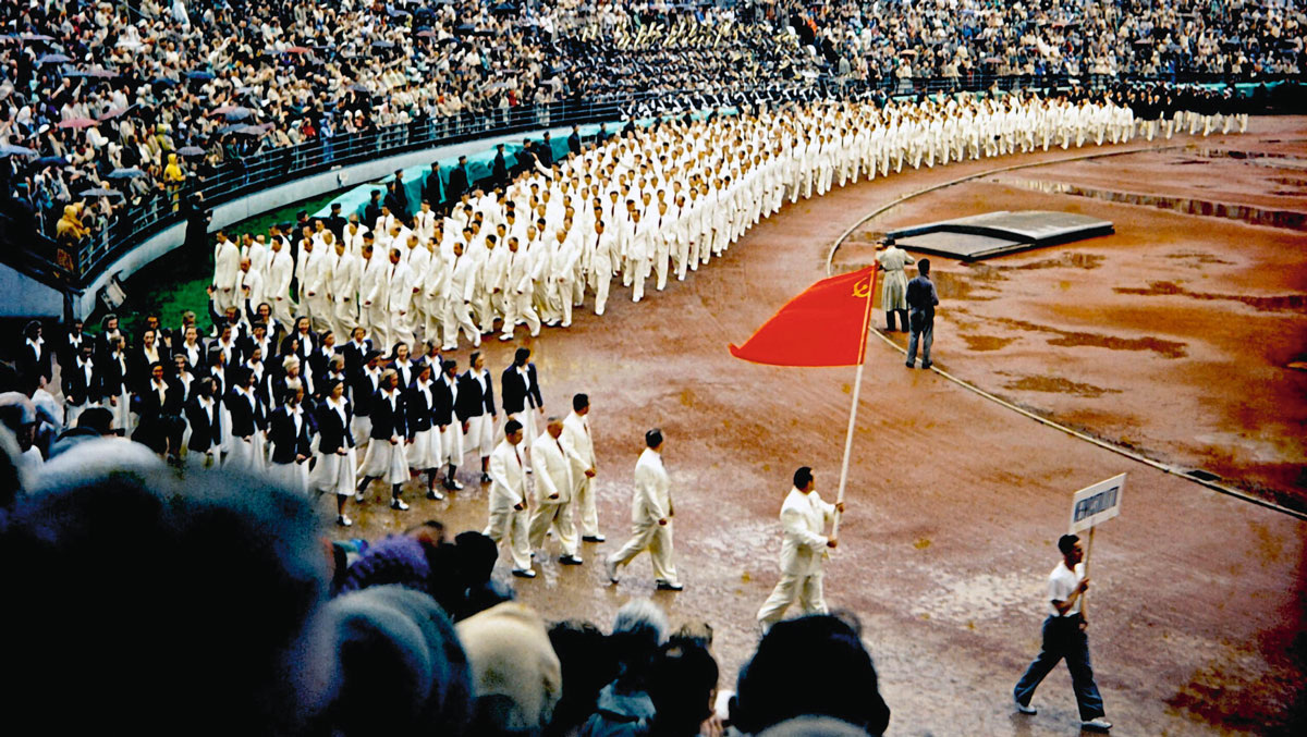 Советская делегация на открытии Олимпиады в Хельсинки. 1952 год.
