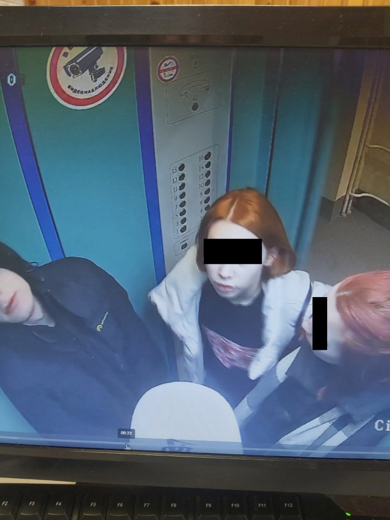    Соцсети: Подростки пытались поджечь подъезд в Петрозаводскепаблик "Весь Петрозаводск"