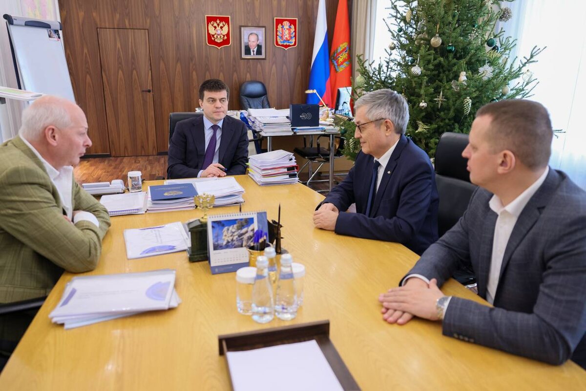     Михаил Котюков обсудил развитие интернета в крае с руководителем предприятия «Космическая связь» Алексеем Волиным