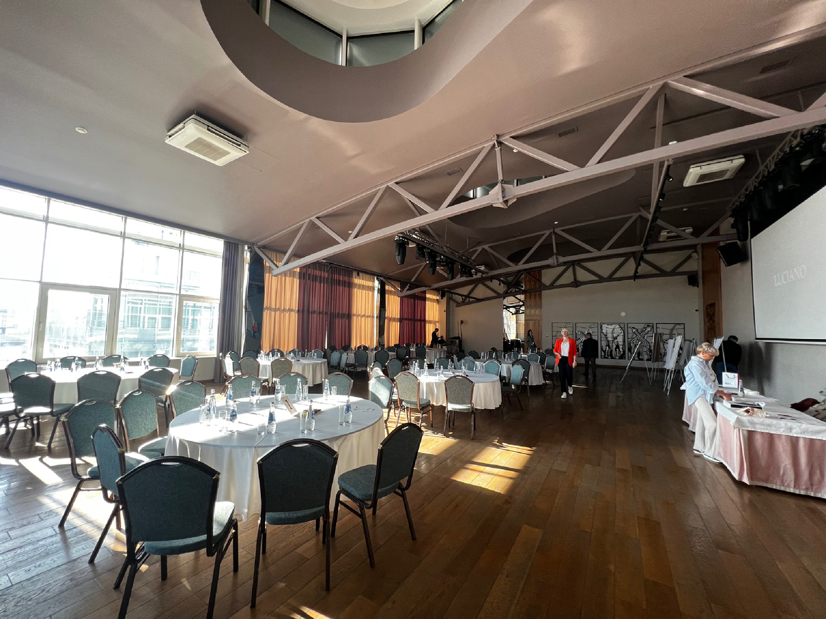 Зал, в котором мы работали 