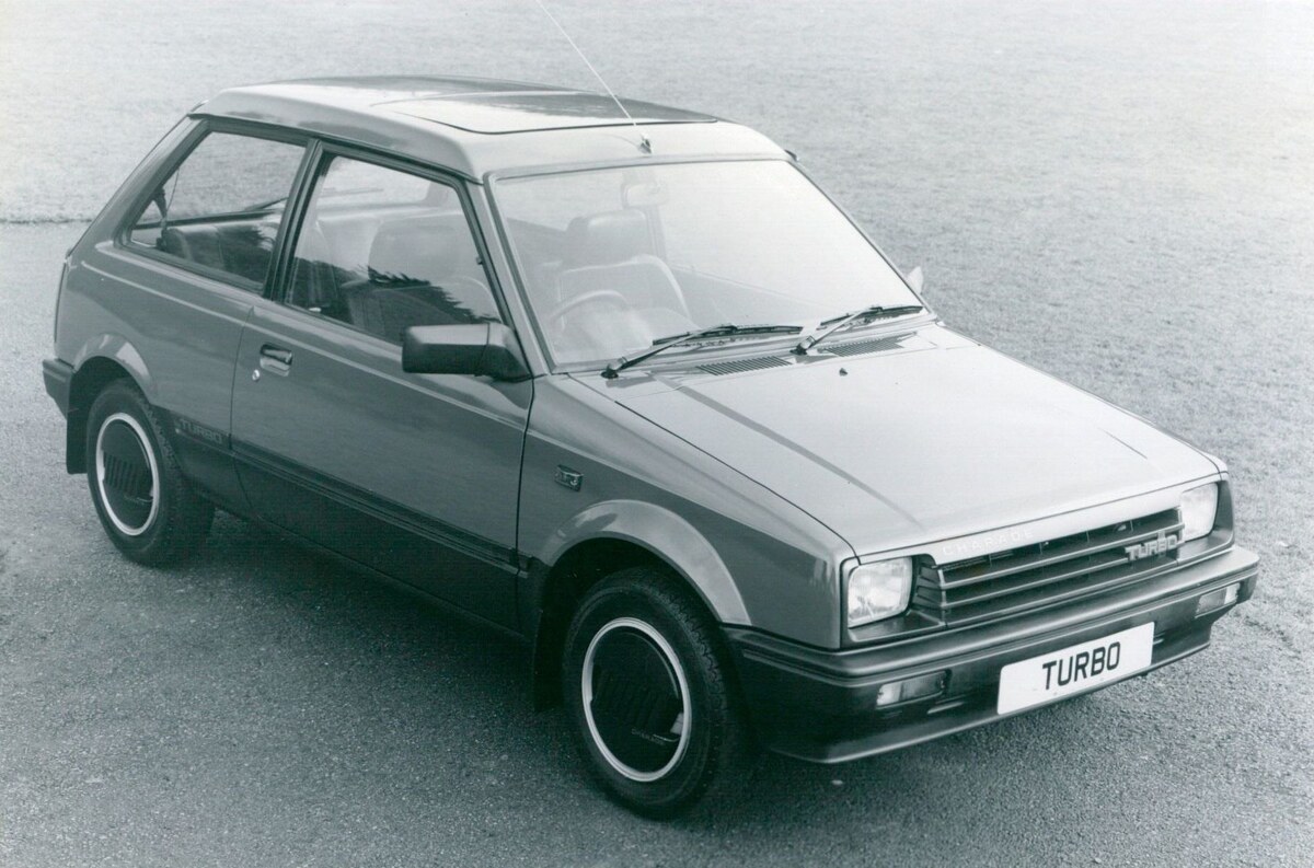    Так выглядел серйиный Daihatsu Charade Turbo (G11) — почти неотличимо от базовой версии   
Daihatsu