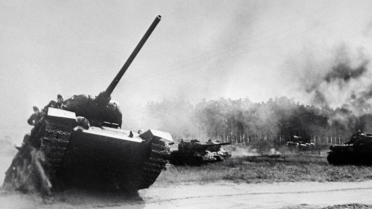 Советские танкисты идут на прорыв обороны противника. Источник Яндекс картинки