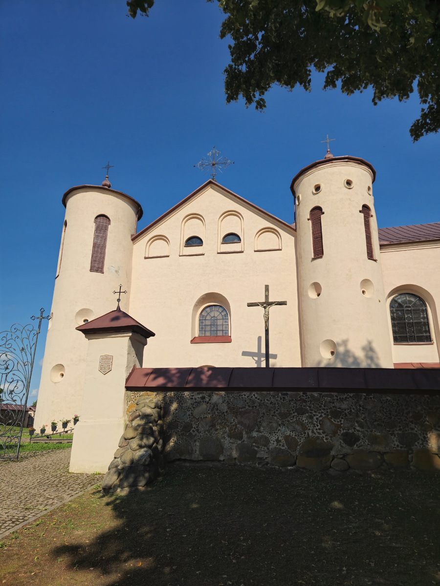 Главный фасад храма