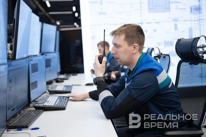 Исторический момент: только что дана команда на прием сырья. Александр Ильин / realnoevremya.ru