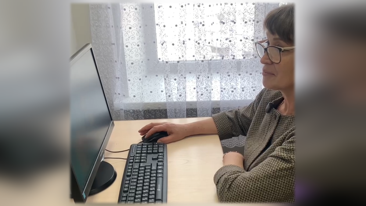     Пенсионерам из Бражного передали компьютер после прямой линии с Михаилом Котюковым