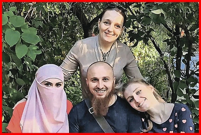 Иван Сухов и 3 его жены : вверху Наталья, слева Мадина, справа Анна