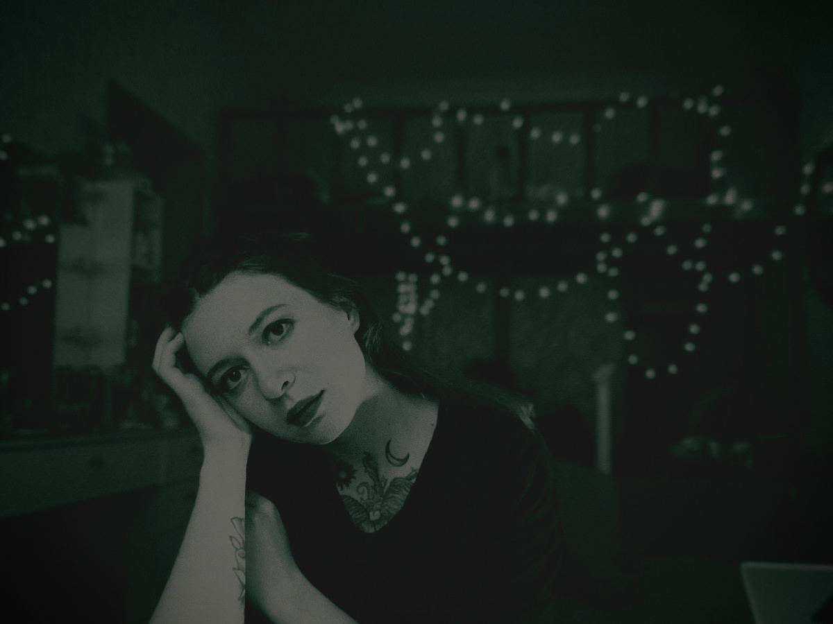 Томное предновогоднее настроение 2024-25. Привет.Вы на канале "Серая Луна". Меня зовут Света, и я - писатель, поэт, экс-журналист и подкастер. Я с любовью создала этот блог для интровертов, ценителей слова, литературы и саморефлексии. Приходите и оставайтесь!