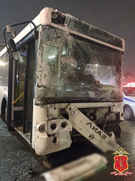    ДТП с автобусом в Приморском районе, 24 декабря 2024 года Автор фото: t.me/spb_police78