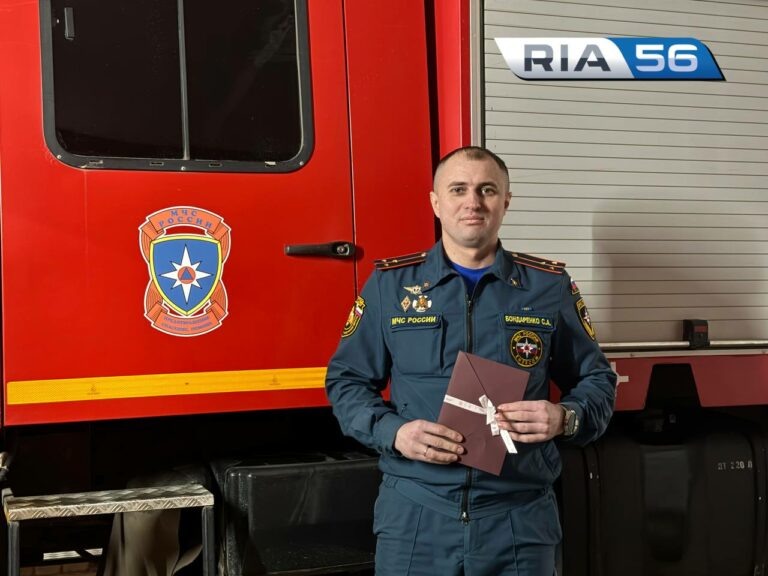    Награда для героя: Пожарный Сергей Бондаренко получил сертификат в Бузулукский бор Андрей Севостьянов