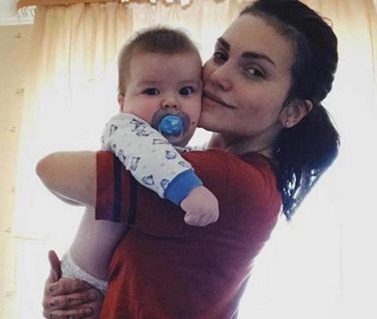 Фрейя Зильбер недолго побыла с сыном. Фото: соцсети