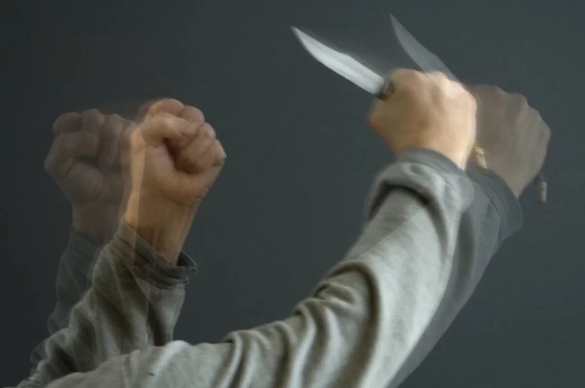    Сотрудник полиции, который был ранен ножом, получил необходимую медицинскую помощь