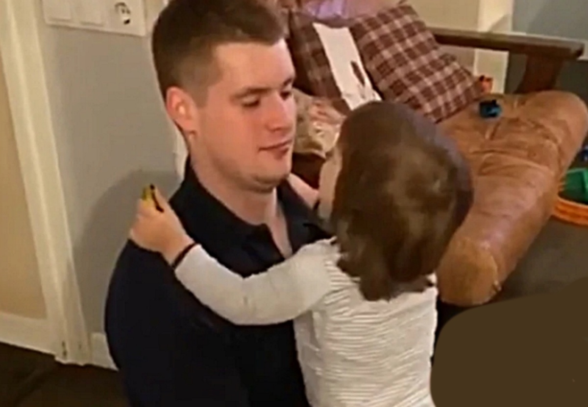 Макар Касаткин с сыном Марком. Фото: соцсети