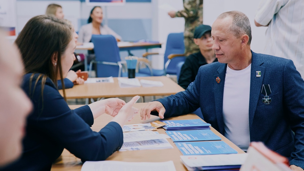    В Югре разработают механизм резервирования рабочих мест в госучреждениях для ветеранов СВО